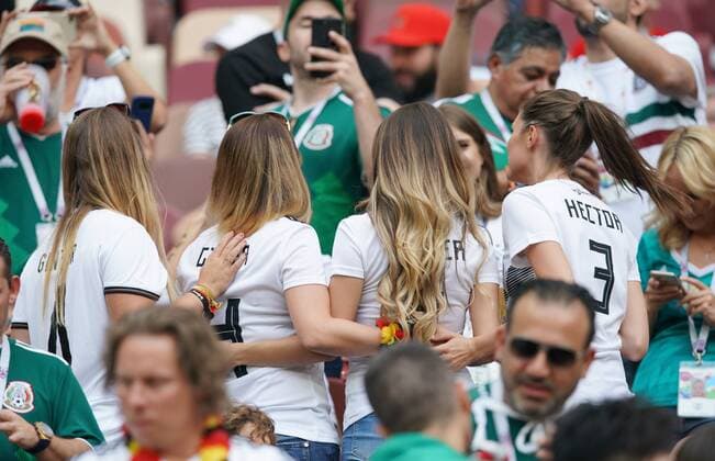 Germany - Mexico, Soccer, Moscow, June 17, 2018 Spielerfrauen Christina Raphaella, Ehefrau von Matthias GINTER, DFB 4, Freundin von Jonas HECTOR zeigen ihre Shirts von hinten auf der Tribuene GERMANY - MEXICO FIFA World Cup WM Weltmeisterschaft Fussball 2018 RUSSIA, Group F, Season 2018 2019, June 17, 2018 L u z h n i k i Stadium in Moscow, Russia. Photo: MAGICS Peter Schatz