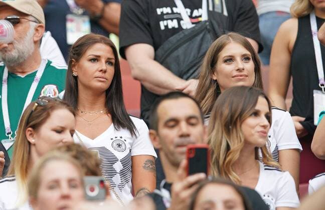 Germany - Mexico, Soccer, Moscow, June 17, 2018 Spielerfrauen Lina, Freundin von Joshua KIMMICH, DFB 18, und Cathy Fischer, Ehefrau von Mats Hummels,l Christina Raphaella, Ehefrau von Matthias GINTER, DFB 4 GERMANY - MEXICO FIFA World Cup WM Weltmeisterschaft Fussball 2018 RUSSIA, Group F, Season 2018 2019, June 17, 2018 L u z h n i k i Stadium in Moscow, Russia. Photo: MAGICS Peter Schatz