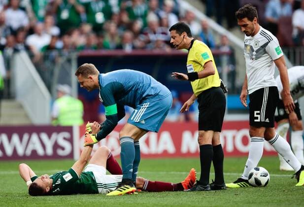 MOSCOW, RUSSIA - JUNE 17, 2018: Mexico s Javier Hernandez, Germany s goalkeeper Manuel Neuer, referee Alireza Faghani, and Germany s Mats Hummels (L-R) in their 2018 FIFA World Cup WM Weltmeisterschaft Fussball Group F football match at Luzhniki Stadium. Denis Tyrin TASS  TS084C89