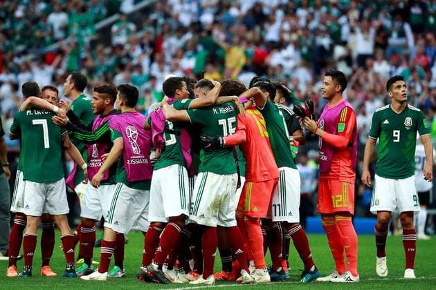 Mexican players celebrate at the end of the FIFA World Cup WM Weltmeisterschaft Fussball 2018 Group F soccer match between Germany and Mexico, in Moscow, Russia, 17 June 2018. GERMANY VS. MEXICO !ACHTUNG: NUR REDAKTIONELLE NUTZUNG!  Copyright: xJosexMendezx FWC09-175 20180617-636648590125885629