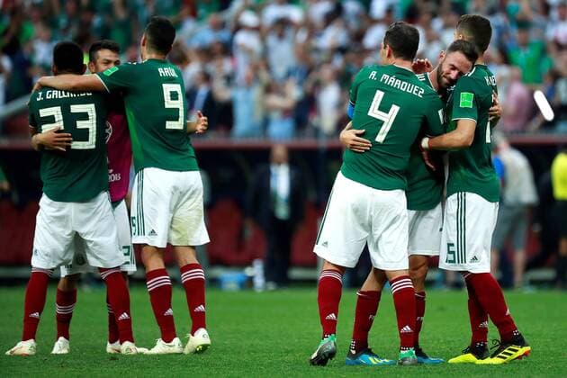 Mexican players celebrate at the end of the FIFA World Cup WM Weltmeisterschaft Fussball 2018 Group F soccer match between Germany and Mexico, in Moscow, Russia, 17 June 2018. GERMANY VS. MEXICO !ACHTUNG: NUR REDAKTIONELLE NUTZUNG!  Copyright: xJosexMendezx FWC09-176 20180617-636648590852140306