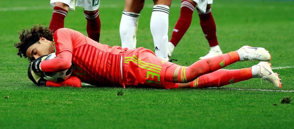Mexican goalkeeper Ochoa catches the ball during the FIFA World Cup WM Weltmeisterschaft Fussball 2018 Group F soccer match between Germany and Mexico, in Moscow, Russia, 17 June 2018. GERMANY VS. MEXICO !ACHTUNG: NUR REDAKTIONELLE NUTZUNG!  Copyright: xJosexMendezx FWC09-185 20180617-636648593771531928