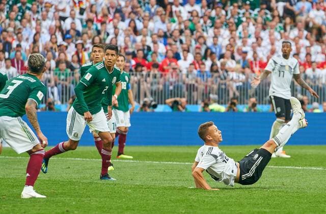Bilder des Tages - SPORT Germany - Mexico, Soccer, Moscow, June 17, 2018 Joshua KIMMICH, DFB 18 falls, sad, disappointed, angry, Emotions, disappointment, frustration, frustrated, sadness, desperate, despair, GERMANY - MEXICO FIFA World Cup WM Weltmeisterschaft Fussball 2018 RUSSIA, Group F, Season 2018 2019, June 17, 2018 L u z h n i k i Stadium in Moscow, Russia. Photo: MAGICS Peter Schatz