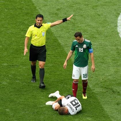 June 17, 2018 - Moscow, Russia - June 17, 2018, Russia, Moscow, FIFA World Cup WM Weltmeisterschaft Fussball First round, Group F, Germany vs Mexico at the Luzhniki stadium. Player of the national team Nationalteam Yozua Kimmieh, Andres Jose Guardado Hernandez World Cup 2018, Germany - Mexico - ZUMAl75_ 20180617_zaf_l75_705 Copyright: xAlexanderxKulebyakinx