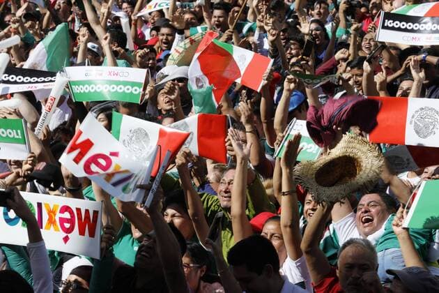 Fans celebrate the goal of the Mexican soccer team against Germany in the World Cup in Russia, during a broadcast in Mexico City, Mexico, 17 June 2018. Germany, which four years ago was proclaimed for the fourth time world champion of football, started the defense of the title in the World Cup in Russia with an unexpected defeat to the selection of Mexico, who starred in the big surprise of the tournament thanks to a goal from his emerging star, the Chucky Lozano. Mexico beats champion Germany in its debut at the Russia World Cup 2018 !ACHTUNG: NUR REDAKTIONELLE NUTZUNG!  Copyright: xJorgexNunezx CMX01 20180617-636648690679160531