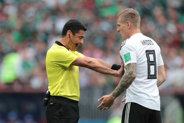 June 17, 2018 - Moscow, Russia - Referee Alireza Faghani and midfielder Toni Kroos of Germany national team Nationalteam during the group F match between Germany and Mexico at the 2018 soccer World Cup at Luzhniki stadium in Moscow, Russia, Sunday, June 17, 2018. Germany v Mexico: Group F - 2018 FIFA World Cup WM Weltmeisterschaft Fussball Russia  - ZUMAn230 20180617_zaa_n230_898 Copyright: xAnatolijxMedvedx