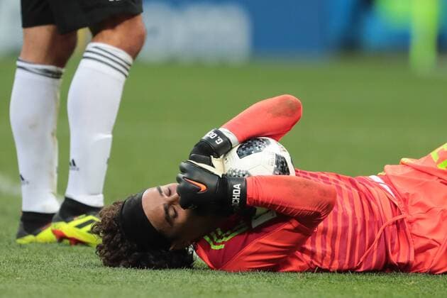 Bilder des Tages - SPORT KAZAN, RUSSIA - JUNE 17: goalkeeper Guillermo Ochoa of Mexico makes a save during a Group F 2018 FIFA World Cup WM Weltmeisterschaft Fussball soccer match between Germany and Mexico on June 16, 2018, at Kazan Arena in Kazan, Russia. (Photo by Anatoliy Medved Icon Sportswire) SOCCER: JUN 17 FIFA World Cup Group Stage - Germany v Mexico Icon180617058 EDITORIAL USE ONLY