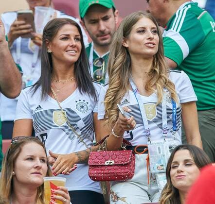 Germany - Mexico, Soccer, Moscow, June 17, 2018 Lina, girlfriend of Joshua KIMMICH, DFB 18, Cathy Fischer, wife of Mats Hummels , GERMANY - MEXICO 0-1 FIFA World Cup WM Weltmeisterschaft Fussball 2018 RUSSIA, Group F, Season 2018 2019, June 17, 2018 L u z h n i k i Stadium in Moscow, Russia. Photo: MAGICS Peter Schatz