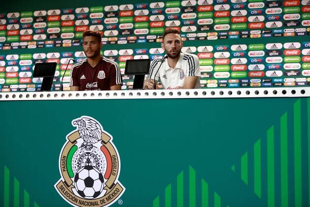 Mexico s players Jonathan Dos Santos (L) and Miguel Layun attend a press conference PK Pressekonferenz in Moscow, Russia, 18 June 2018. Mexico will face South Korea in the FIFA 2018 World Cup Group F soccer match at Rostov Arena on 23 June. Press conference of Mexico !ACHTUNG: NUR REDAKTIONELLE NUTZUNG!  Copyright: xJoséxMéndezx(es-ES)x MOS01 20180618-636649239799125523