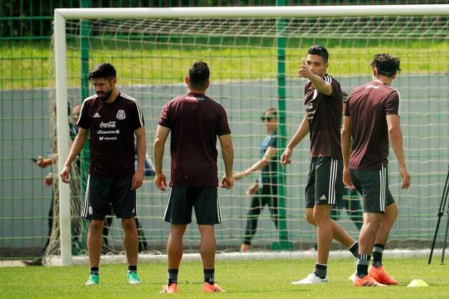 Mexico s players attend a regenerative training session in Moscow, Russia, 18 June 2018. Mexico will face South Korea in the FIFA 2018 World Cup Group F soccer match at Rostov Arena on 23 June. Training of Mexico !ACHTUNG: NUR REDAKTIONELLE NUTZUNG!  Copyright: xJoséxMéndezx(es-ES)x MOS01 20180618-636649269148957521
