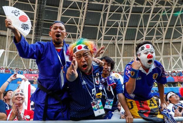 WM 2018, Fans SARANSK, RUSSIA - JUNE 19, 2018: Japanese football fans celebrate their team winning a 2018 FIFA World Cup WM Weltmeisterschaft Fussball Group H Round 1 match against Colombia with a 2-1 score at Mordovia Arena Stadium in Saransk. Mikhail Japaridze TASS  TS085188