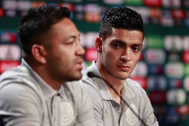 WM 2018, Pressekonferenz Nationalteam Mexiko Mexico s national soccer team players Raul Jimenez (R) and Marco Fabian (L) deliver a press conference PK Pressekonferenz at the facilities of the Dinamo, in Moscow, Russia, 19 June 2018. Mexico prepares for its next FIFA World Cup WM Weltmeisterschaft Fussball Russia 2018 match against South Korea in Rostov. Mexico s nationa soccer team press conference !ACHTUNG: NUR REDAKTIONELLE NUTZUNG!  Copyright: xJoséxMéndezx MOS06 20180619-636650290816994904