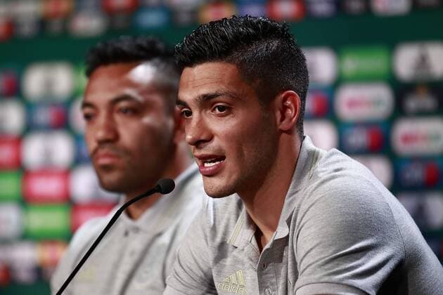 WM 2018, Pressekonferenz Nationalteam Mexiko Mexico s national soccer team players Raul Jimenez (R) and Marco Fabian (L) deliver a press conference PK Pressekonferenz at the facilities of the Dinamo, in Moscow, Russia, 19 June 2018. Mexico prepares for its next FIFA World Cup WM Weltmeisterschaft Fussball Russia 2018 match against South Korea in Rostov. Mexico s nationa soccer team press conference !ACHTUNG: NUR REDAKTIONELLE NUTZUNG!  Copyright: xJoséxMéndezx MOS07 20180619-636650290844651508