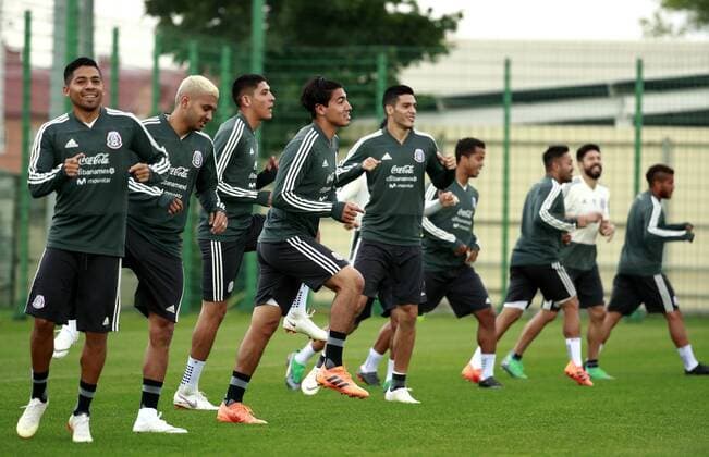 WM 2018, Training Nationalteam Mexiko Mexico s national soccer team players participate in a press conference PK Pressekonferenz at the facilities of the Dinamo, in Moscow, Russia, 19 June 2018. Mexico prepares for its next FIFA World Cup WM Weltmeisterschaft Fussball Russia 2018 match against South Korea in Rostov. Mexico s national soccer team training session !ACHTUNG: NUR REDAKTIONELLE NUTZUNG!  Copyright: xJosexMendezx MOS13 20180619-636650292313354834