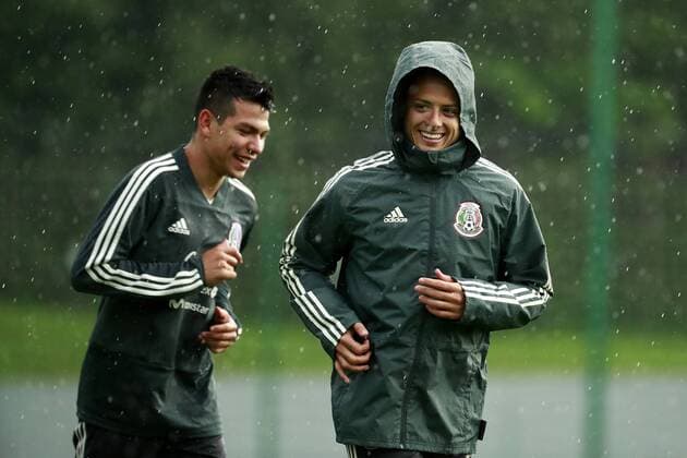WM 2018, Training Nationalteam Mexiko Mexico s national soccer team players Javier Hernandez (R) and Hirving Lozano (L) participate in a training session at the facilities of the Dinamo, in Moscow, Russia, 19 June 2018. Mexico prepares for its next FIFA World Cup WM Weltmeisterschaft Fussball Russia 2018 match against South Korea in Rostov. Mexico s national soccer team training session !ACHTUNG: NUR REDAKTIONELLE NUTZUNG!  Copyright: xJoséxMéndezx MOS23 20180619-636650295873486678
