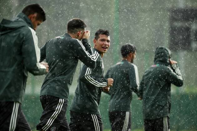 WM 2018, Training Nationalteam Mexiko Mexico s national soccer team player Hirving Lozano participates in a training session at the facilities of the Dinamo, in Moscow, Russia, 19 June 2018. Mexico prepares for its next FIFA World Cup WM Weltmeisterschaft Fussball Russia 2018 match against South Korea in Rostov. Mexico s national soccer team training session !ACHTUNG: NUR REDAKTIONELLE NUTZUNG!  Copyright: xJoséxMéndezx MOS30 20180619-636650296647265346