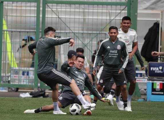 June 19, 2018 - EUM20180619DEP22.JPG.MOSCÃö, Rusia Soccer Futbol-Mexico.- La Seleccion Mexicana de futbol realiza su entrenamiento este martes 19 de junio de 2018 como parte de su preparacion para el choque ante el combinado de Corea del Sur, duelo correspondiente a la actividad del Grupo F dentro del Mundial de Rusia 2018. El tecnico Juan Carlos Osorio. Foto: Agencia EL UNIVERSAL Luis Cortes RCC. Latin News: June 19, 2018  - ZUMAu78_ 20180619_zaf_u78_540 Copyright: xLuisxCortesx