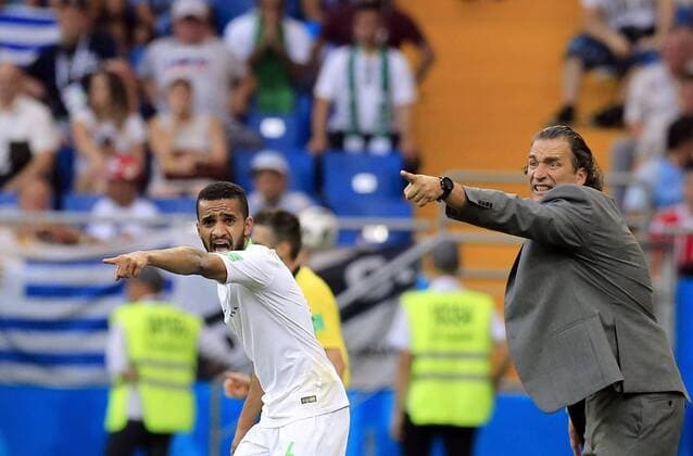 Bilder des Tages - SPORT ROSTOV-ON-DON, RUSSIA - JUNE 20, 2018: Saudia Arabia s Mohammed Al-Breik (L) and manager Juan Antonio Pizzi in the 2018 FIFA World Cup WM Weltmeisterschaft Fussball First Stage Group A football match against Uruguay at Rostov Arena Stadium. Valery Matytsin TASS  TS08566D