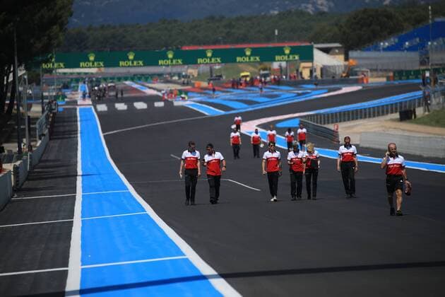 Charles Leclerc Alfa Romeo Sauber F1 team visits the track with team members Grand Prix of France 2018 Race Motorsport Formula 1 21 06 2018 French Grand Prix 2018 Race Motorsport Formula 1 21 06 2018 Le Castellet Copyright: xIllman Eibner-Pressefotox EP_eer