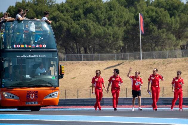 Sebastian Vettel Scuderia Ferrari visits the track with team members and waving fans on a bus Grand Prix of France 2018 Race Motorsport Formula 1 21 06 2018 French Grand Prix 2018 Race Motorsport Formula 1 21 06 2018 Le Castellet Copyright: xIllman Eibner-Pressefotox EP_eer