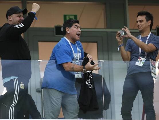 Themen der Woche - SPORT KW25 Bilder des Tages - SPORT Argentina legend Maradona waves and dances during the FIFA World Cup WM Weltmeisterschaft Fussball 2018 Group D match at the Nizhny Novgorod Stadium, Nizhny Novgorod. Picture date 21st June 2018. Picture credit should read: David Klein Sportimage EDITORIAL USE ONLY. No use with unauthorised audio, video, data, fixture lists, club league logos or live services. Online in-match use limited to 120 images, no video emulation. No use in betting, games or single club league player publications.