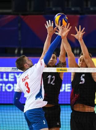 (180622) -- JIANGMEN, June 22, 2018 -- Gavin Schmitt (C) and Lucas Van Berkel (R) of Canada block the ball during a match against Serbia at the FIVB Nations League 2018 men s tournament in Jiangmen, south China s Guangdong Province, June 22, 2018. Serbia won 3-0. ) (SP)CHINA-JIANGMEN-VOLLEYBALL-FIVB NATIONS LEAGUE-MEN (CN) DengxHua 