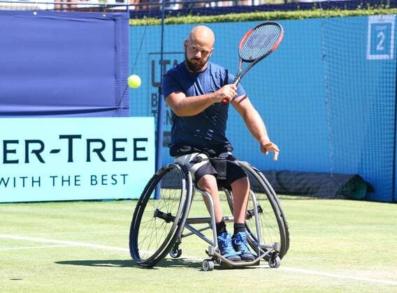 Rohlstuhltennis, Queens Club London June 22, 2018 - London, United Kingdom - Stefan Olson (SWE) toss coin.during Fever-Tree Championships Wheelchair Event match between Daniel Caverzaschi (ESP) against Stefan Olson (SWE) at The Queen s Club, London, on 22 June 2018 Fever-Tree Championships - Day Five  - ZUMAn230 20180622_zaa_n230_668 Copyright: xKieranxGalvinx