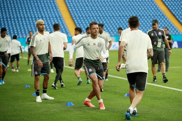 WM 2018, Training Nationalteam Mexiko Mexico s player Javier Hernandez (C) participates in a training session in Rostov-on-Don, Russia 22 June 2018. South Korea will play Mexico in their FIFA World Cup WM Weltmeisterschaft Fussball 2018 Group F match 23 June 2018. Mexico training !ACHTUNG: NUR REDAKTIONELLE NUTZUNG!  Copyright: xJoséxMéndezx ROS109 20180622-636652996771357417