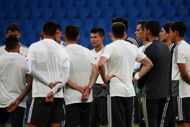 WM 2018, Training Nationalteam Mexiko Mexico s player Hirving Lozano (C) participates in a training session in Rostov-on-Don, Russia 22 June 2018. South Korea will play Mexico in their FIFA World Cup WM Weltmeisterschaft Fussball 2018 Group F match 23 June 2018. Mexico training !ACHTUNG: NUR REDAKTIONELLE NUTZUNG!  Copyright: xJoséxMéndezx ROS109 20180622-636652997537294920