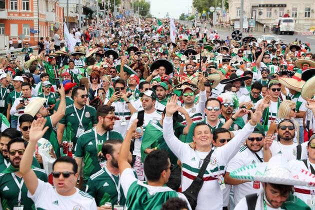 WM 2018, SÃ¼dkorea - Mexiko, Fans in Rostow am Don ROSTOV-ON-DON, RUSSIA â€“ JUJNE 23, 2018: Supporters of the Mexican men s national football team cheer in a street ahead of the 2018 FIFA World Cup WM Weltmeisterschaft Fussball Group F match between South Korea and Mexico. Sergei Savostyanov TASS  TS085E12