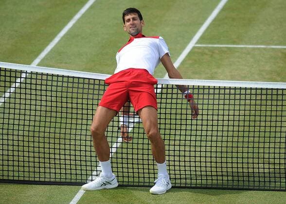 Themen der Woche - SPORT KW25 Bilder des Tages - SPORT Tennis - 2018 Queen™s Club Fever-Tree Championships - Day Six, Saturday Men™s Singles, Semi-Final: Jeremy Chardy (FRA) vs. Novak Djokovic (CRO) Novak Djokovic ,tries to stop himself from touching the net as he arches his back on Centre Court. COLORSPORT ANDREW COWIE 