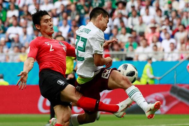 WM 2018, Südkorea - Mexiko Mexican forward Hirving Lozano (R) and South Korean defender Lee Yong during the FIFA World Cup WM Weltmeisterschaft Fussball 2018 Group F soccer match between Korea Republic and Mexico, in Rostov-On-Don, Russia, 23 June 2018. KOREA REPUBLIC VS. MEXICO !ACHTUNG: NUR REDAKTIONELLE NUTZUNG!  Copyright: xJosexMendezx FWC28-12 20180623-636653712273825290
