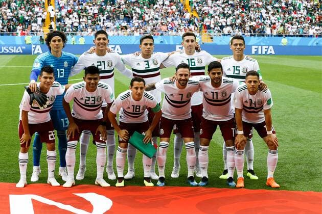 WM 2018, Südkorea - Mexiko ROSTOV-ON-DON, RUSSIA – JUJNE 23, 2018: Mexico s Hirving Lozano, Jesus Gallardo, Andres Guardado, Miguel Layun, Carlos Vela, Javier Hernandez (L-R 1st row), goalkeeper Guillermo Ochoa, Edson Alvarez, Carlos Salcedo, Hector Herrera, and Hector Moreno (L-R 2nd row) pose for a group photo ahead of their 2018 FIFA World Cup WM Weltmeisterschaft Fussball Group F football match against South Korea at Rostov Arena Stadium. Valery Matytsin TASS TS085E7D