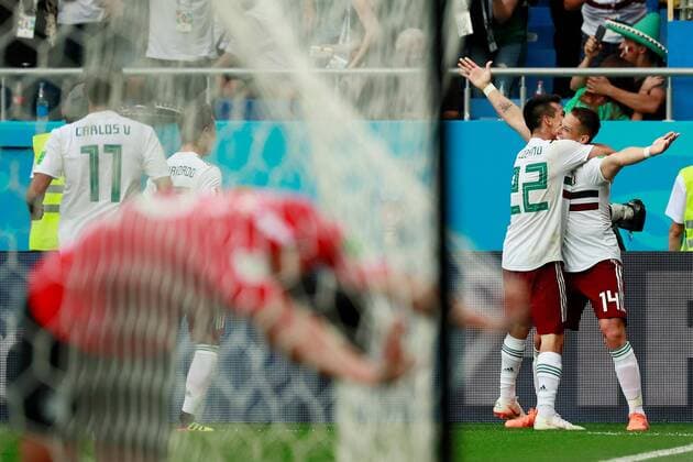 WM 2018, Südkorea - Mexiko WM 2018, Südkorea - Mexiko Mexican forward Javier Hernandez (R) celebrates after scoring during the FIFA World Cup WM Weltmeisterschaft Fussball 2018 Group F soccer match between Korea Republic and Mexico, in Rostov-On-Don, Russia, 23 June 2018. KOREA REPUBLIC VS. MEXICO !ACHTUNG: NUR REDAKTIONELLE NUTZUNG!  Copyright: xJosexMendezx FWC28-90 20180623-636653756801327582