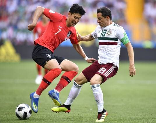 WM 2018, Südkorea - Mexiko (180623) -- ROSTOV-ON-DON, June 23, 2018 -- Son Heungmin (L) of South Korea vies with Andres Guardado of Mexico during the 2018 FIFA World Cup WM Weltmeisterschaft Fussball Group F match between South Korea and Mexico in Rostov-on-Don, Russia, June 23, 2018. ) (SP)RUSSIA-ROSTOV-ON-DON-2018 WORLD CUP-GROUP F-SOUTH KOREA VS MEXICO ChenxYichen 