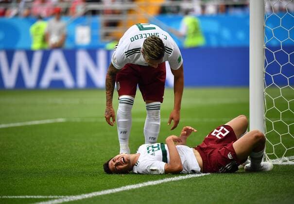 WM 2018, Südkorea - Mexiko (180623) -- ROSTOV-ON-DON, June 23, 2018 -- Hirving Lozano (bottom) of Mexico sustains injury during the 2018 FIFA World Cup WM Weltmeisterschaft Fussball Group F match between South Korea and Mexico in Rostov-on-Don, Russia, June 23, 2018. ) (SP)RUSSIA-ROSTOV-ON-DON-2018 WORLD CUP-GROUP F-SOUTH KOREA VS MEXICO LixGa 