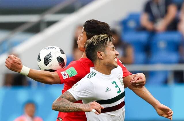 WM 2018, SÃ¼dkorea - Mexiko ROSTOV-ON-DON, RUSSIA â€“ JUNE 23, 2018: South Korea s Hwang Hee-chan (L) and Mexico s Carlos Salcedo in action in their 2018 FIFA World Cup WM Weltmeisterschaft Fussball Group F football match at Rostov Arena Stadium. Team Mexico won the game 2:1. Sergei Savostyanov TASS  TS085EEE