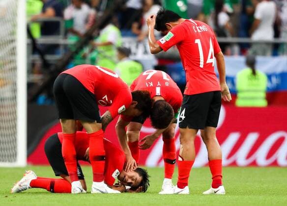 WM 2018, SÃ¼dkorea - Mexiko ROSTOV-ON-DON, RUSSIA â€“ JUNE 23, 2018: South Korea s players react after their 2018 FIFA World Cup WM Weltmeisterschaft Fussball Group F match against Mexico at Rostov Arena Stadium. Team Mexico won the game 2:1. Sergei Savostyanov TASS  TS085EFA