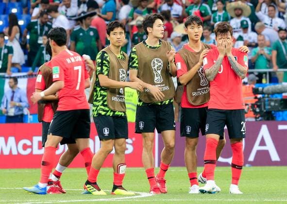 WM 2018, SÃ¼dkorea - Mexiko ROSTOV-ON-DON, RUSSIA â€“ JUNE 23, 2018: South Korea s players react after their 2018 FIFA World Cup WM Weltmeisterschaft Fussball Group F match against Mexico at Rostov Arena Stadium. Team Mexico won the game 2:1. Valery Matytsin TASS  TS085F1A