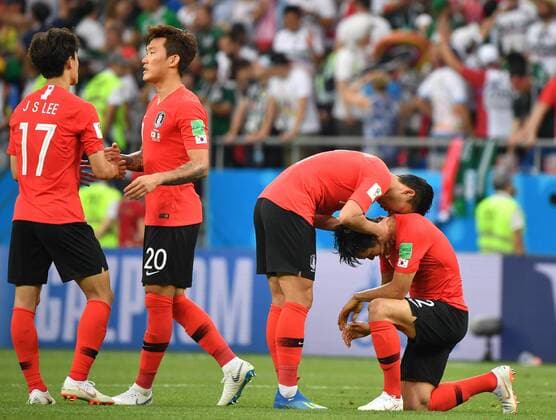 WM 2018, Südkorea - Mexiko (180623) -- ROSTOV-ON-DON, June 23, 2018 -- Players of South Korea react after the 2018 FIFA World Cup WM Weltmeisterschaft Fussball Group F match between South Korea and Mexico in Rostov-on-Don, Russia, June 23, 2018. Mexico won 2-1. ) (SP)RUSSIA-ROSTOV-ON-DON-2018 WORLD CUP-GROUP F-SOUTH KOREA VS MEXICO LixGa 
