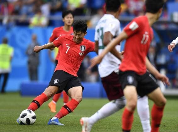 WM 2018, Südkorea - Mexiko (180623) -- ROSTOV-ON-DON, June 23, 2018 -- Son Heungmin of South Korea shoots during the 2018 FIFA World Cup WM Weltmeisterschaft Fussball Group F match between South Korea and Mexico in Rostov-on-Don, Russia, June 23, 2018. Mexico won 2-1. ) (SP)RUSSIA-ROSTOV-ON-DON-2018 WORLD CUP-GROUP F-SOUTH KOREA VS MEXICO ChenxYichen 