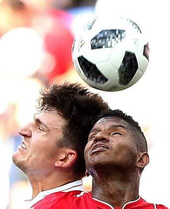 Bilder des Tages - SPORT (180624) -- NIZHNY NOVGOROD, June 24, 2018 -- Harry Maguire (L) of England competes for a header with Fidel Escobar of Panama during the 2018 FIFA World Cup WM Weltmeisterschaft Fussball Group G match between England and Panama in Nizhny Novgorod, Russia, June 24, 2018. ) (SP)RUSSIA-NIZHNY NOVGOROD-2018 WORLD CUP-GROUP G-ENGLAND VS PANAMA XuxZijian 