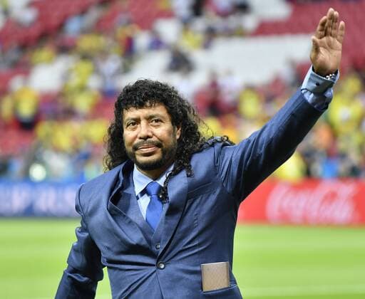 (180624) -- KAZAN, June 24, 2018 -- Former Colombia s goalkeeper Rene Higuita greets the audience prior to the 2018 FIFA World Cup WM Weltmeisterschaft Fussball Group H match between Poland and Colombia in Kazan, Russia, June 24, 2018. ) (SP)RUSSIA-KAZAN-2018 WORLD CUP-GROUP H-POLAND VS COLOMBIA HexCanling 