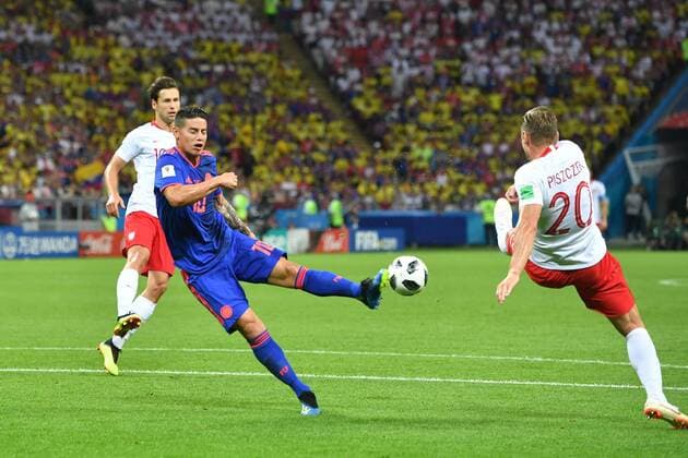 James RODRIGUEZ COL action duel against Lukas PISZCEK POL Poland PO Colombia COL preliminary round group C match 31 on 24 06 2018 in Kazan Kazan Arena Football World Cup 2018 in Russia from 14 06 15 07 2018
