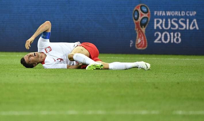 Bilder des Tages - SPORT (180624) -- KAZAN, June 24, 2018 -- Robert Lewandowski of Poland sustains injury during the 2018 FIFA World Cup WM Weltmeisterschaft Fussball Group H match between Poland and Colombia in Kazan, Russia, June 24, 2018. ) (SP)RUSSIA-KAZAN-2018 WORLD CUP-GROUP H-POLAND VS COLOMBIA HexCanling 