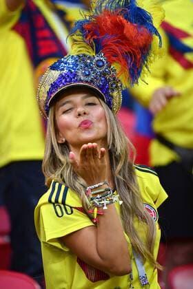 Bilder des Tages - SPORT WM 2018, Polen - Kolumbien weiblicher kolumbianischer Fan,Fussballfan ,junge Frau, weiblich. Polen (PO)-Kolumbien (COL) 0-3, Vorrunde, Gruppe C, Spiel 31 am 24.06.2018 in Kasan,Kasan Arena. Fussball Weltmeisterschaft 2018 in Russland vom 14.06. - 15.07.2018. *** female Colombian fan soccer fan young woman female Poland PO Colombia COL 0 3 Preliminary Group C match 31 on 24 06 2018 in Kazan Kazan Arena Soccer World Cup 2018 in Russia from 14 06 15 07 2018