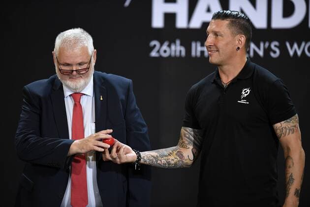 Handball, WM 2019, Gruppenauslosung in Kopenhagen Per Bertelsen og Stefan Kretzschmar fra tyskland under lodtraekningen til IHF Mens World Championship WM Weltmeisterschaft 2019 i Danmark og Tyskland paa Koebenhavns Raadhus, mandag den 25. juni 2018. , Copenhagen  Copyright: ©LarsxMoeller LarsxMoellerx cop101 spdk20180625-140953-L