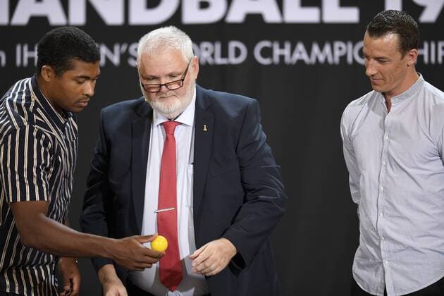 Handball, WM 2019, Gruppenauslosung in Kopenhagen Mads Mensah, Per Bertelsen og Dominik Klein fra tyskland under lodtraekningen til IHF Mens World Championship WM Weltmeisterschaft 2019 i Danmark og Tyskland paa Koebenhavns Raadhus, mandag den 25. juni 2018. , Copenhagen  Copyright: ©LarsxMoeller LarsxMoellerx cop101 spdk20180625-141003-L