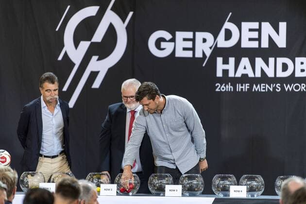 Handball, WM 2019, Gruppenauslosung in Kopenhagen Heiner Brand fra Tyskland, Per Bertelsen, DHF og landsholdsspiller for Danmark Niclas Landin under lodtraekningen til IHF Mens World Championship WM Weltmeisterschaft 2019 i Danmark og Tyskland paa Koebenhavns Raadhus, mandag den 25. juni 2018. , Copenhagen  Copyright: ©LarsxMoeller LarsxMoellerx cop101 spdk20180625-143335-L