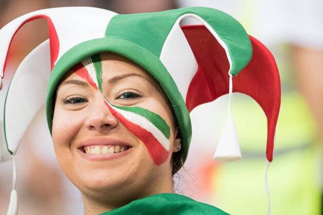 Ein weiblicher iranischer Fan mit Muetze, Mütze, Frau, Fan, Fans, Zuschauer, Anhaenger, Supporter, Portraet, Porträt, Portrait, Close up, Iran (IRN) - Portugal (POR) 1:1, Vorrunde, Gruppe B , Spiel 35, am 25.06.2018 in Saransk; Fussball Weltmeisterschaft 2018 in Russland vom 14.06. - 15.07.2018. Â *** A female Iranian fan with hat Cap Woman Fan Fans Spectator Supporter Portrait Portraits Portrait Close up Iran IRN Portugal POR 1 1 Preliminary Group B match 35 on 25 06 2018 in Saransk Football World Cup 2018 in Russia from 14 06 15 07 2018 Â